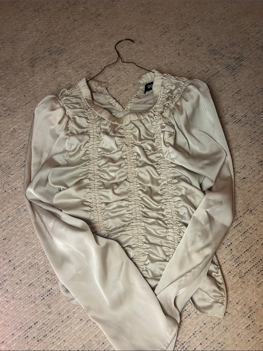 DO+BE Cream Ruched Long Sleeve Blouse